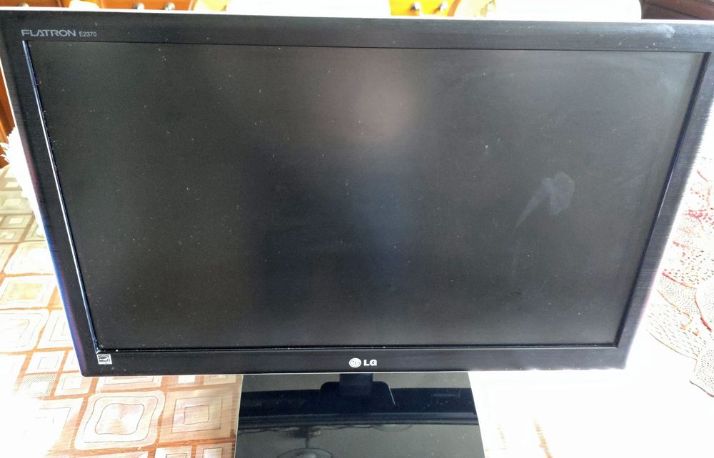 Monitor HD LG E2370