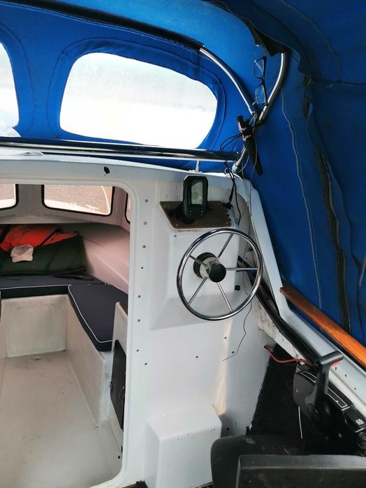 Łódź motorowa kabinowa 6 m + silnik Mercury 40 KM