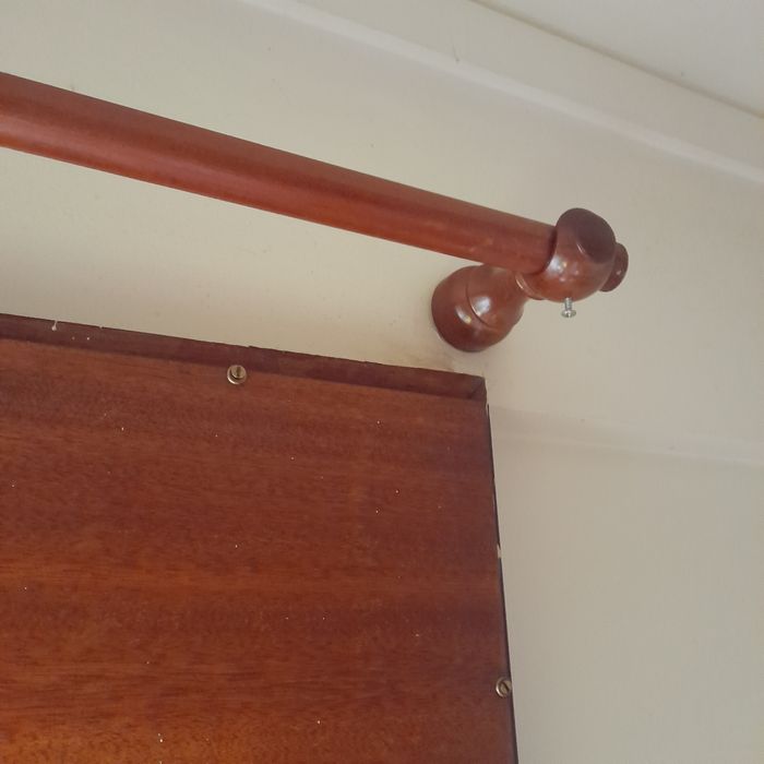 Varão madeira com 1,40m + 20 argolas madeira cor castanho -