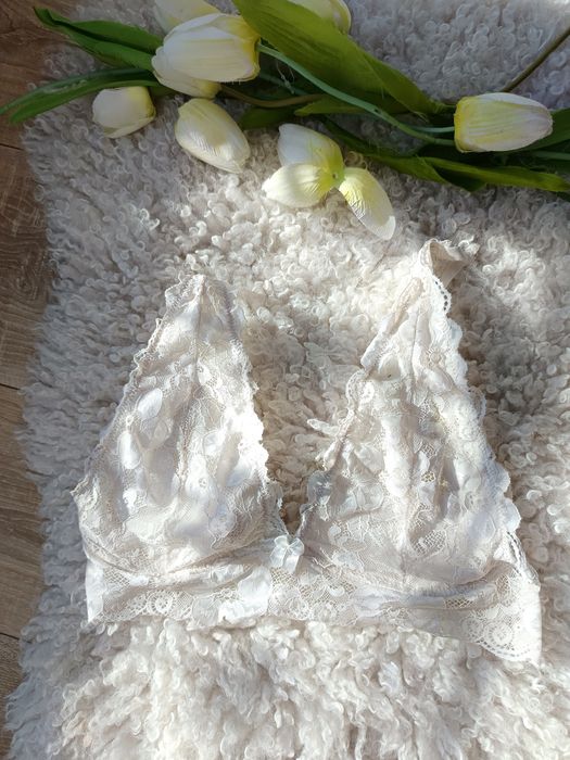 stanik kremowy nieusztywniany koronkowy 75 B