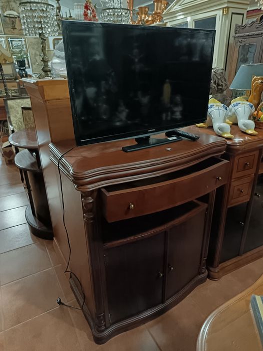 Móvel TV com tampo rotativo