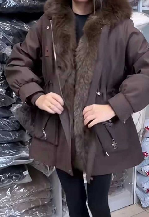 Продам парку жіночу