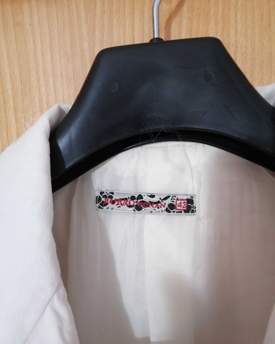 Casaco branco, cintado, tamanho 42