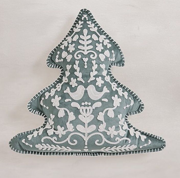 Подушка декоративна у новорічному дизайні від Стейсі Соломон