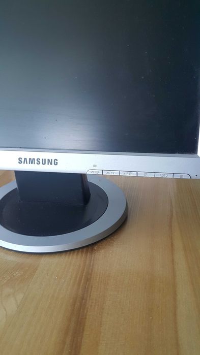 Монитор Samsung 710N