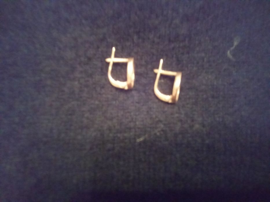 Продам сережки позолоченные