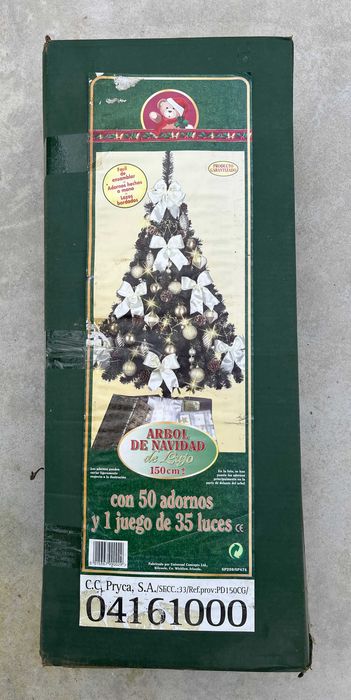 Árvore de Natal com decoração e iluminação