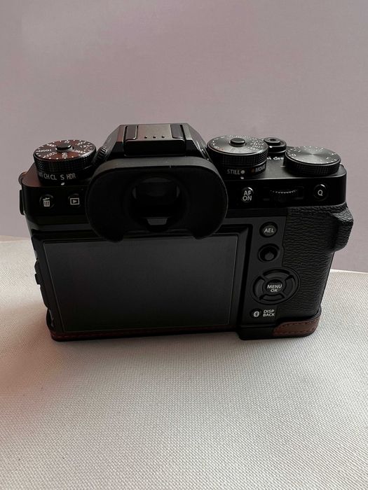 Câmara Fuji X-T5 preta (como nova)