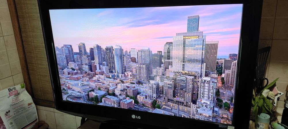 Продам ТЕЛЕВИЗОР LG 32" со SMART TV