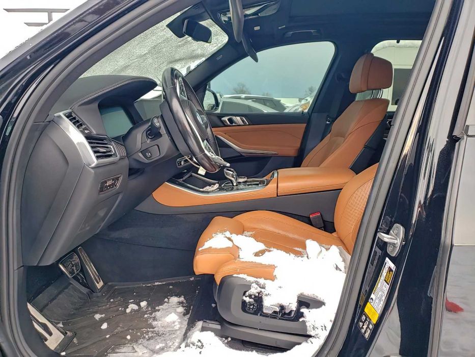 BMW X5 M50i      2022