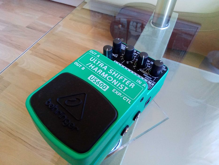 Behringer US600 ultra shifter harmonist