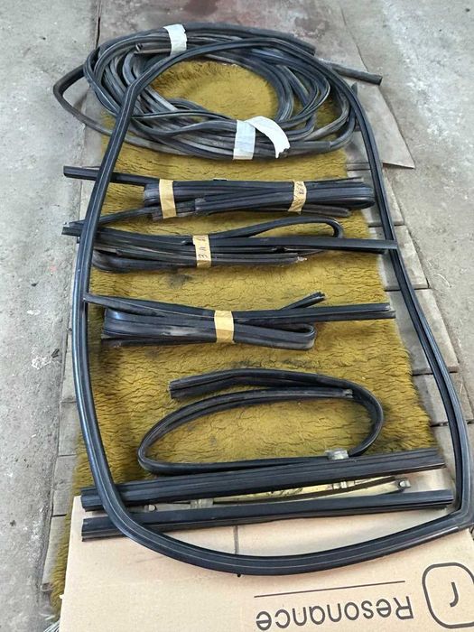 Уплотнитель  ущільнювач   бокових    шиб  і двирей   ЗАЗ.