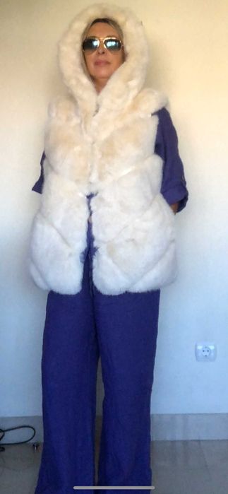 Colete pêlo sem mangas com capuz