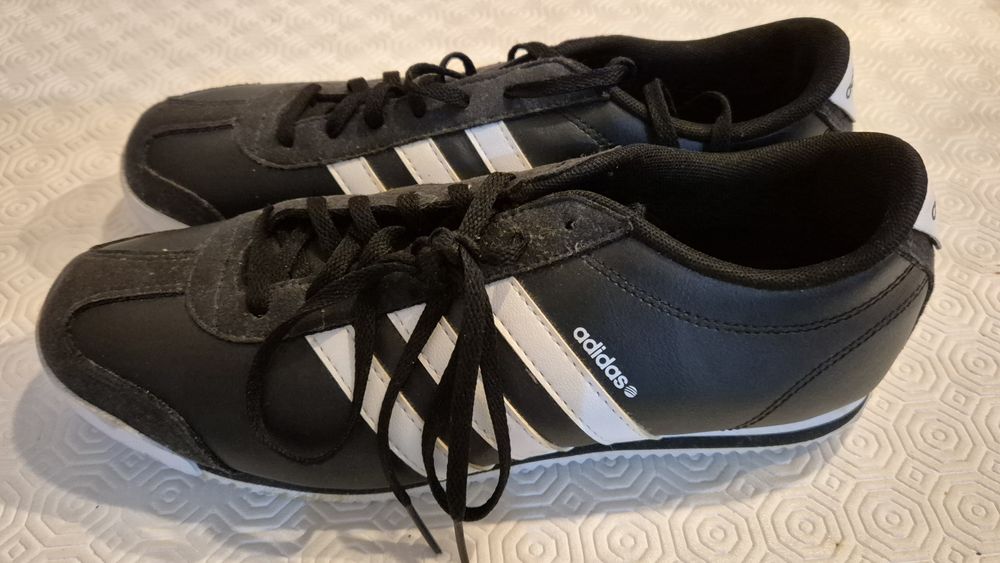 Adidas NEO Black and White (tamanho 42)