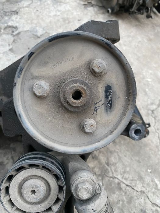 Продам на Рено Меган топливную