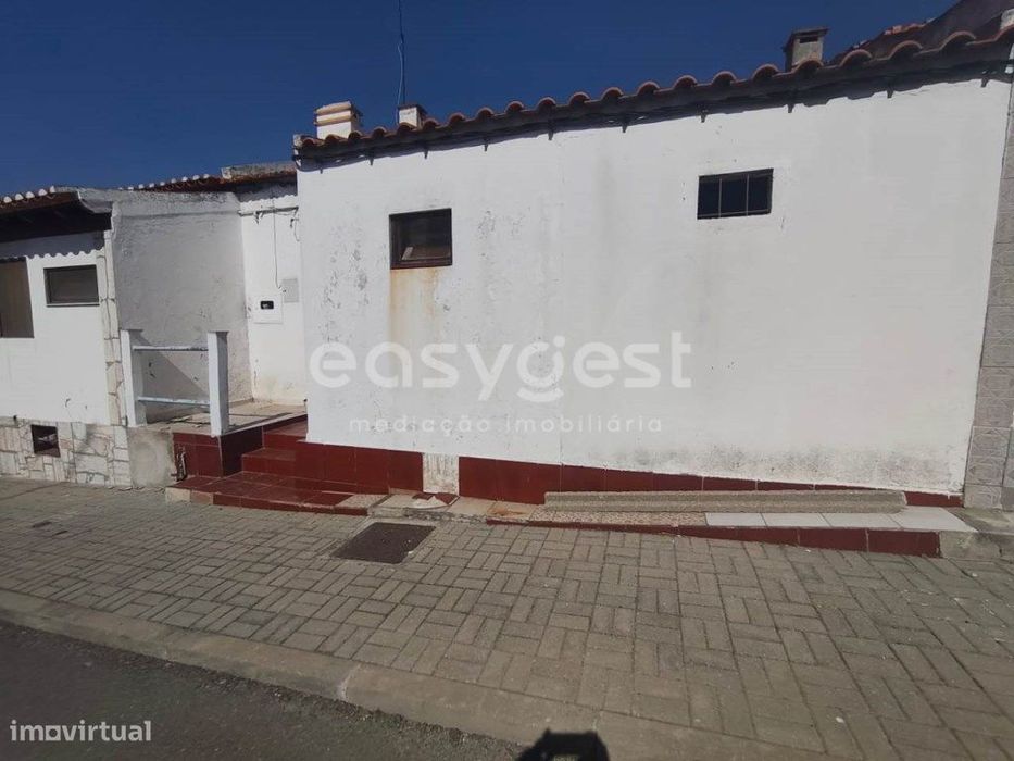 Moradia T2 para Recuperar em vila de Aljustrel