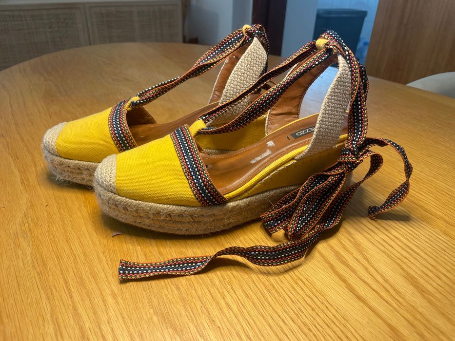Sandálias Anabela Espadrille AREZZO (Amarelas) – Tam. 38 EUR (36 BR) – Como Novas!