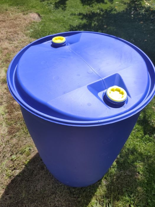 Solidne beczki plastikowe,200l,