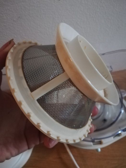 sokowirówka Kenwood JE 550 biała