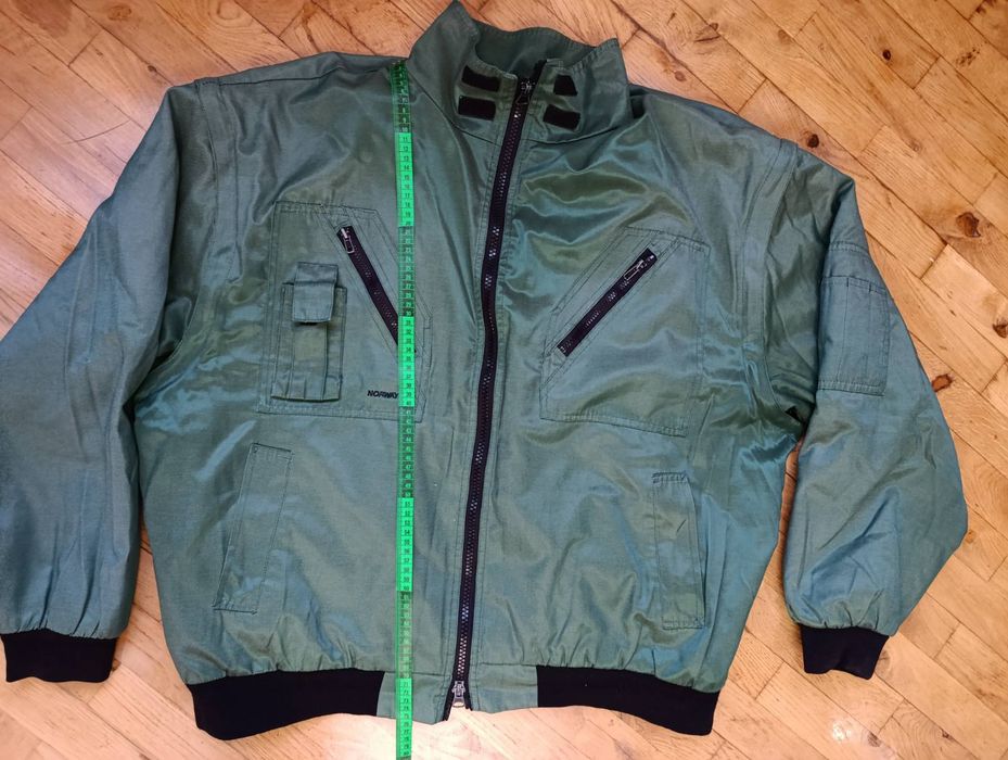 Продаються робочі куртки.