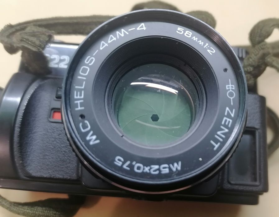 Плёночный фотоаппарат Зенит 122