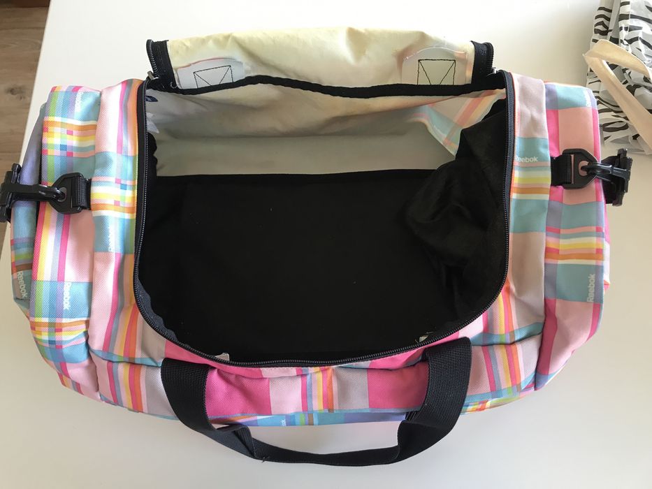 Mala de desporto grande Reebok 45cm x 25cm