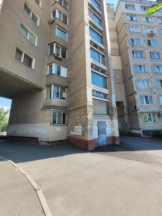 Продам двокімнатну квартиру Оболонський р-н,  Оболонь, вул.Прирічна 19