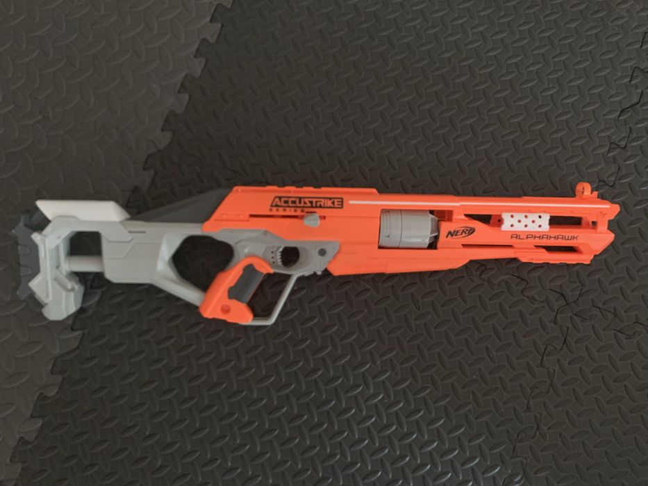 lançador de brinquedo Nerf da série N-Strike Elite AccuStrike, especificamente o modelo AlphaHawk