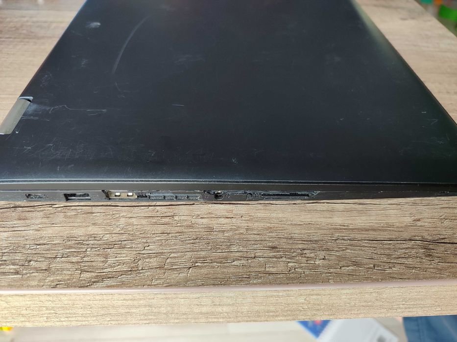 Lenovo Yoga 500-15isk 15'6' dotykowy / i7 6th/8GB DDR4/SSD/Nvida 920M/