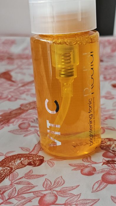 Rodial Vit C Brightening Tonic., tonik rozświetlający