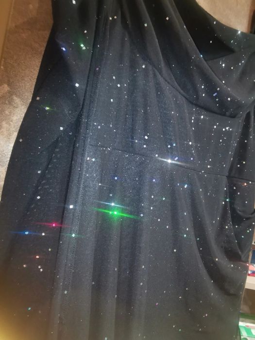 Długa czarna sukienka z brokatem