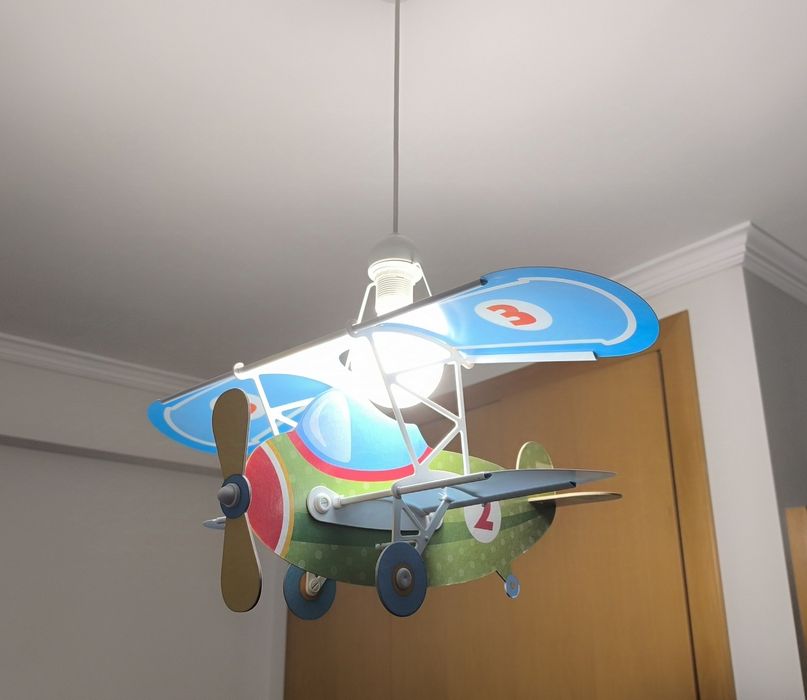 Candeeiro avião criança
