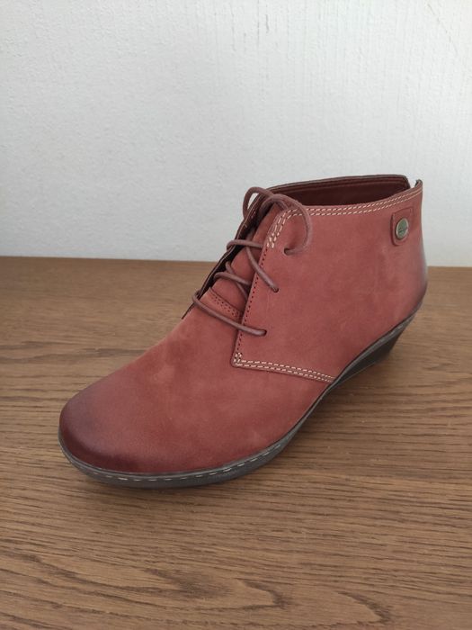 Skórzane buty Clarks