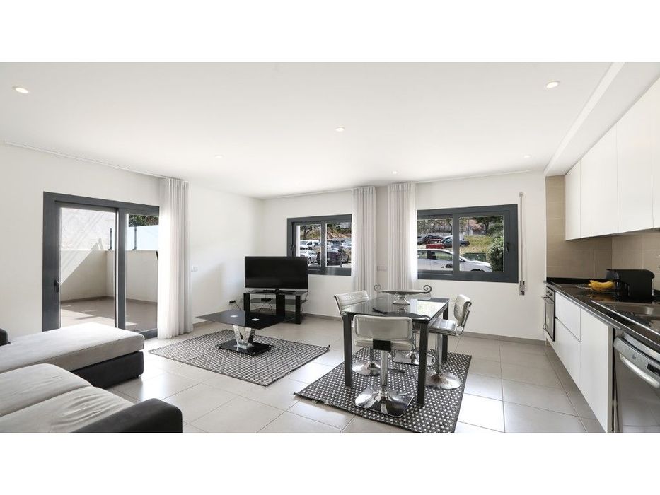 Apartamento T2 com garagem, a dois passos da praia na Nazaré.