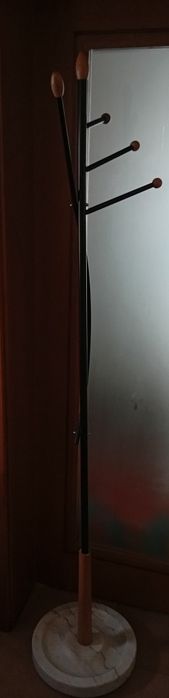 SÓ HOJE 20€. Bengaleiro c/ base em Mármore