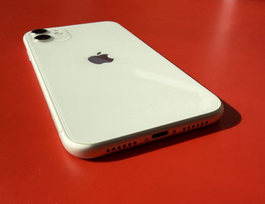 Iphone 11 white , 128 gb