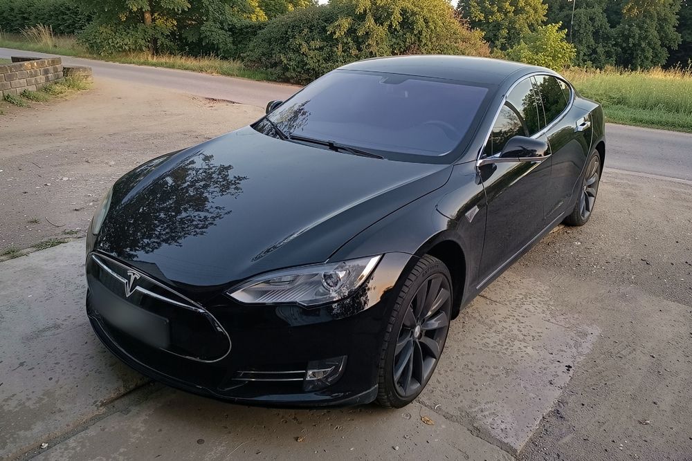 Продам електромобіль Tesla model S Европа 85 кВт батарея.