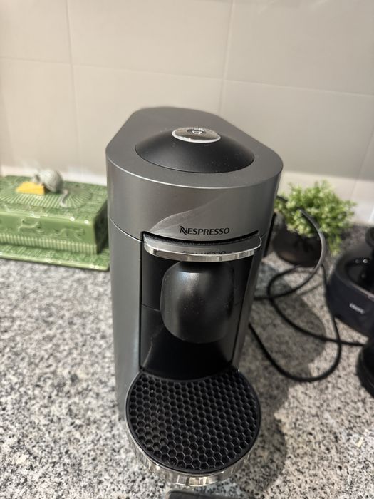 Máquina de café Nespresso Vertuo Plus