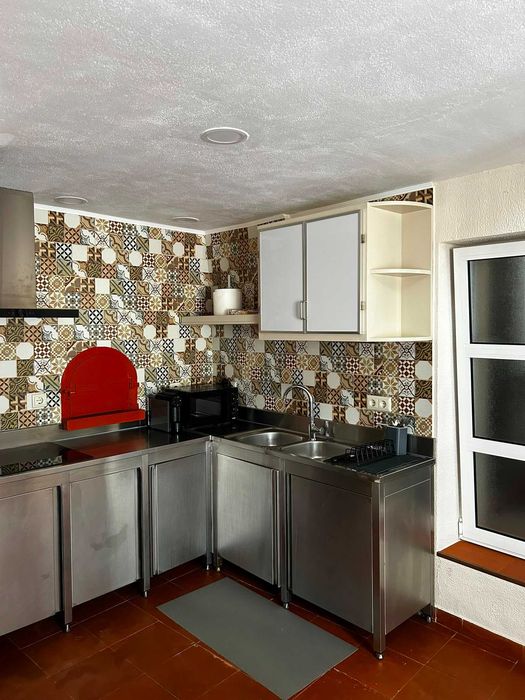 Moradia T1 independente com jardim, quintal, vista mar e estacionamento privado – Machico