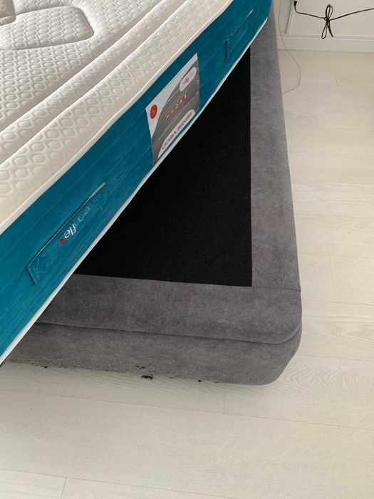 Cama sommier com arrumação
