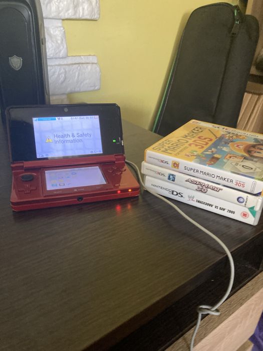 Nintendo 3ds + ladowarka i karta sd 64gb