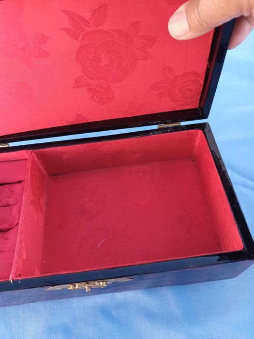 Guarda Joias em madeira lacada chinesa medidas nas fotos