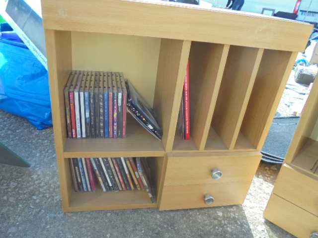 vendo does armários para colocar cds ou dvds 17 cada um