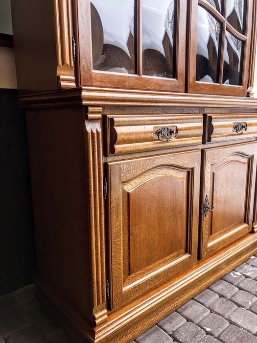 Вітрина,стенка,горка,сервант,вітальня