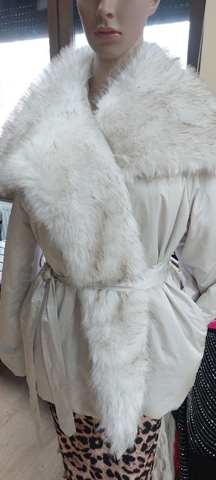 Damska kurtka z futrzanym kołnierzem