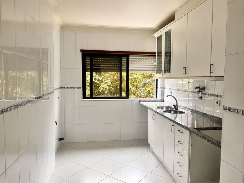 Arrendo apartamento T1+1 em Lamaçaes