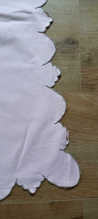 Obrus ręcznie haftowany