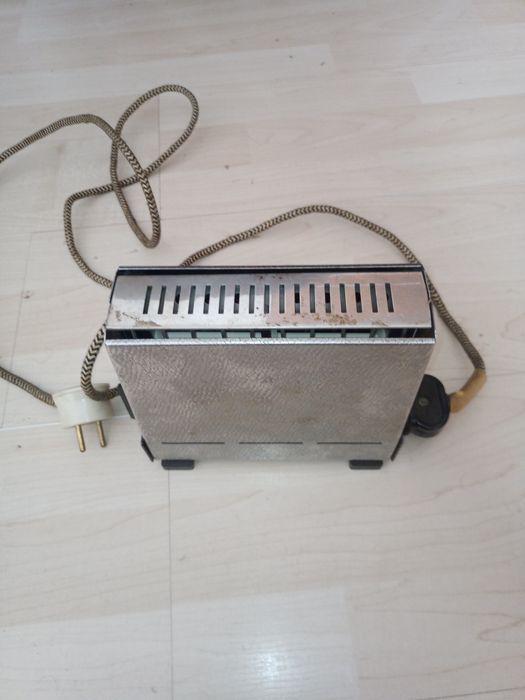 Sprzedam tanio stary toster opiekacz do chleba z 70 lat retro