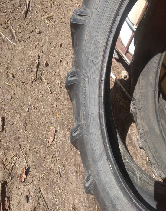 Продам шини б/у на трактор Т25