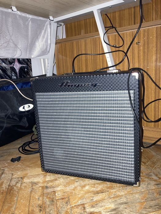 Wzmaciacz ampeg 30W rocket bass rb-108